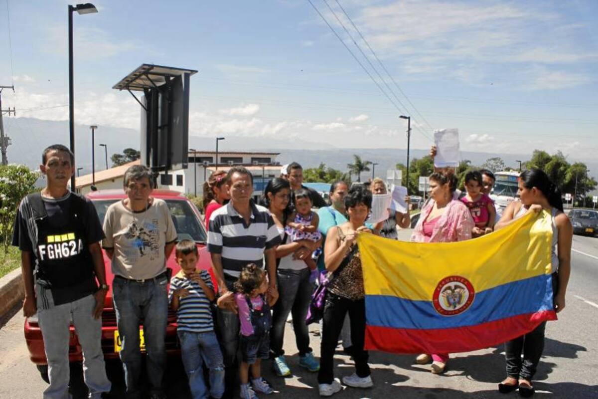 Familias protestaron por atraso de pagos de Autopistas de Santander (Foto: Nelson Díaz/VANGUARDIA LIBERAL)