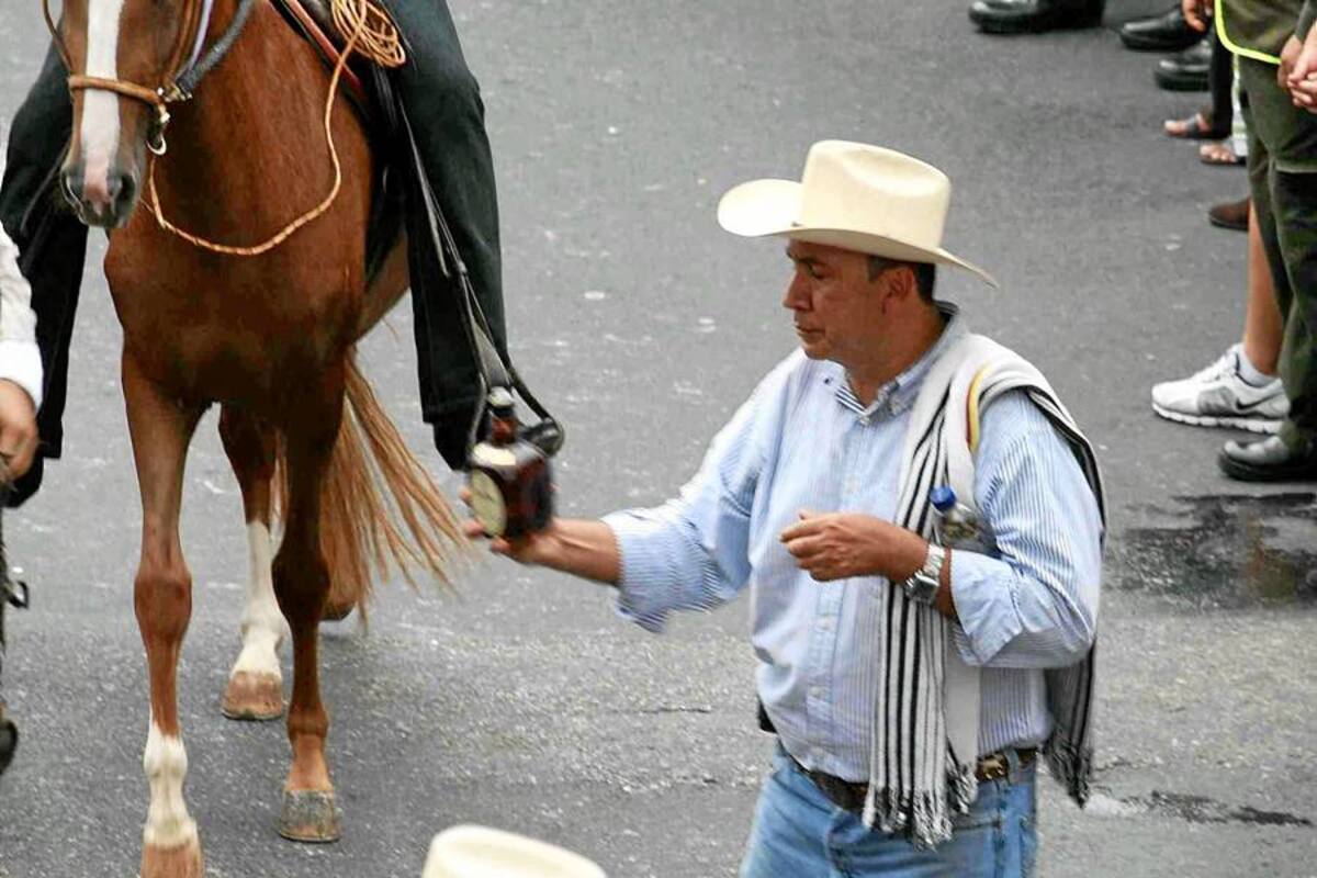 Tuiteros denunciaron en las redes venta y consumo de licor durante la cabalgata (Foto: Nelson Díaz/ VANGUARDIA LIBERAL)