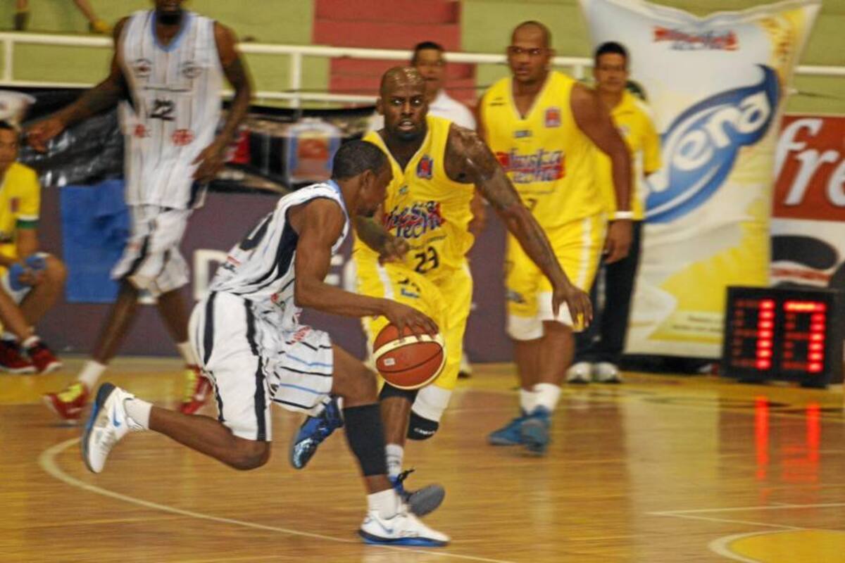 Hoy vuelven a jugar los equipos santandereanos en la Copa Invitacional de Baloncesto (Foto: Archivo/VanguardiaLiberal)