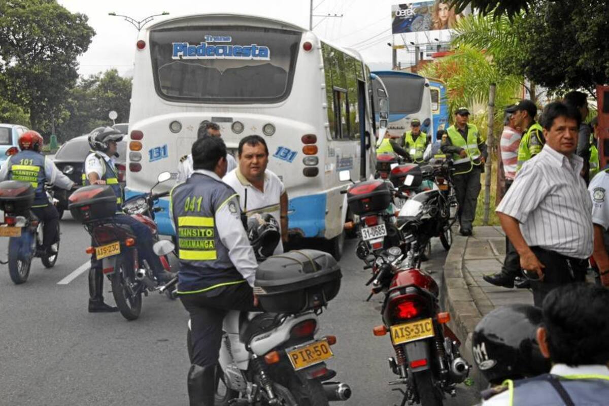 77 buses convencionales inmovilizados en un mes en el área metropolitana (Foto: Nelson Díaz/ VANGUARDIA LIBERAL)