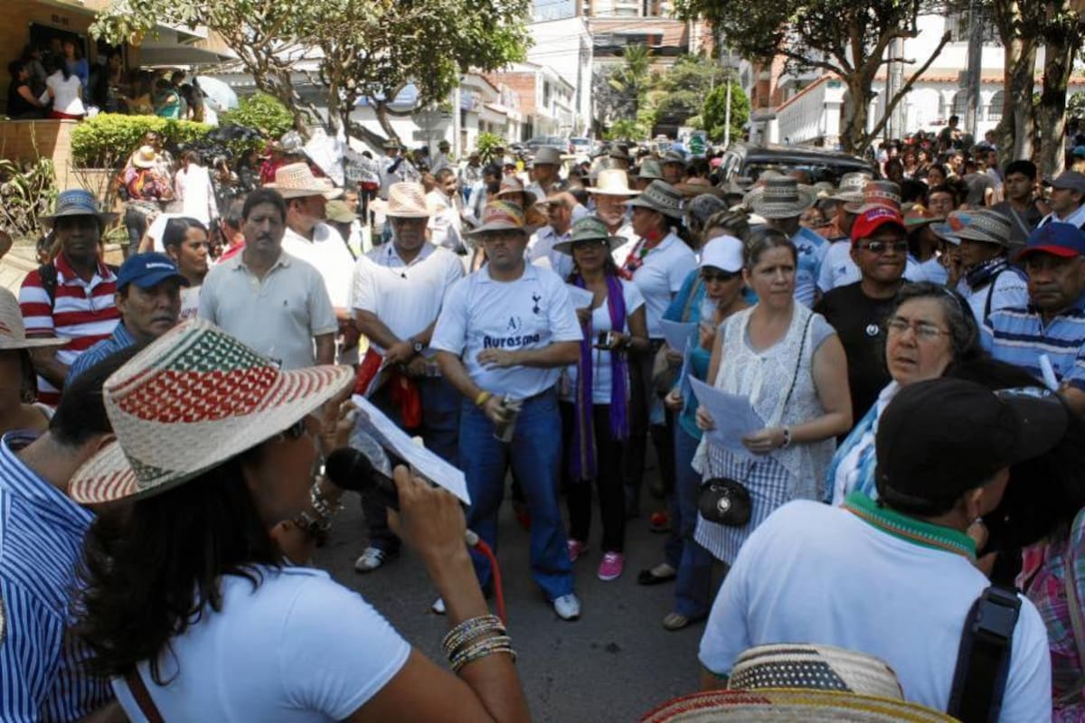 Magisterio santandereano protesta en sector de Cabecera, en Bucaramanga (Foto: Nelson Díaz/ VANGUARDIA LIBERAL)
