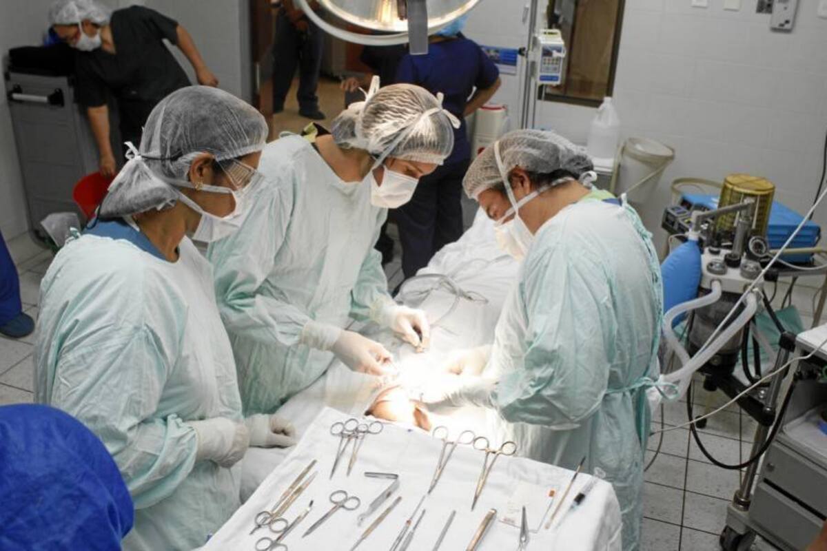 Cirujanos santandereanos operan gratuitamente en el Hospital del Norte (Foto: Nélson Díaz/VANGUARDIA LIBERAL)