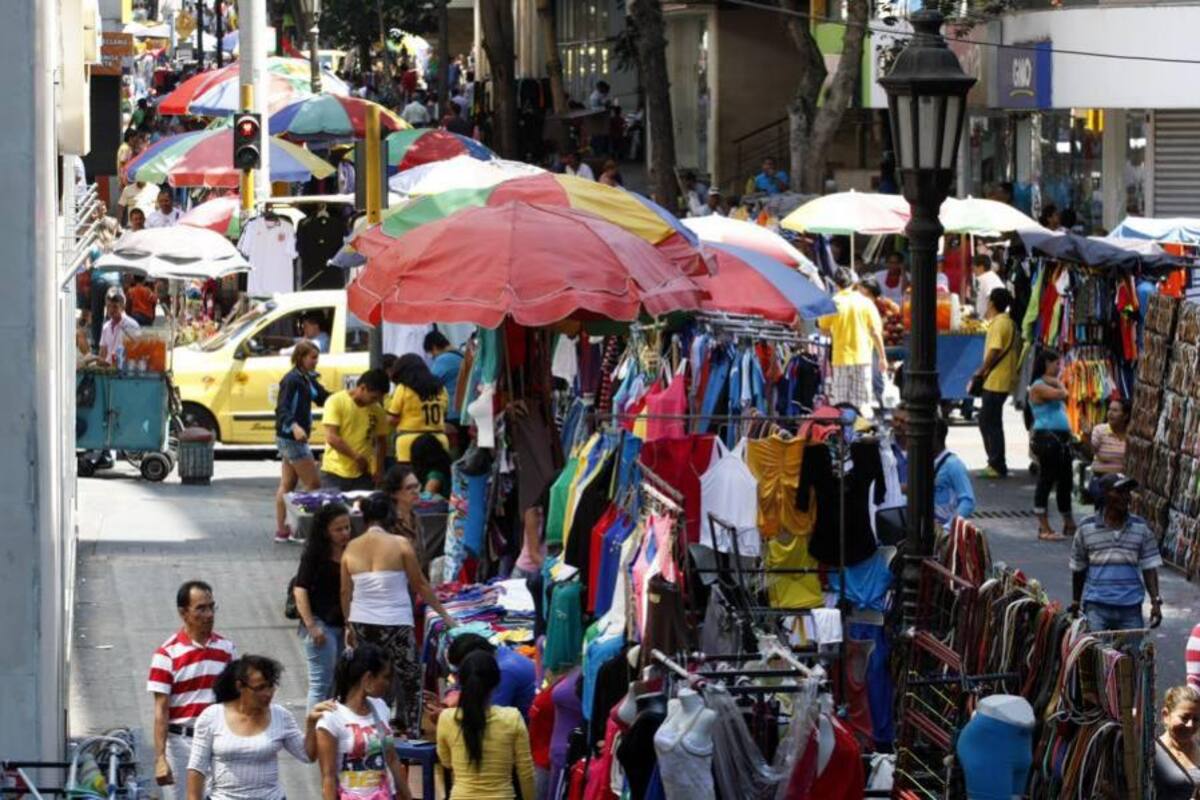 El 75% de los vendedores ambulantes ya cuenta con reubicación (Foto: NELSON DÍAZ/VANGUARDIA LIBERAL)