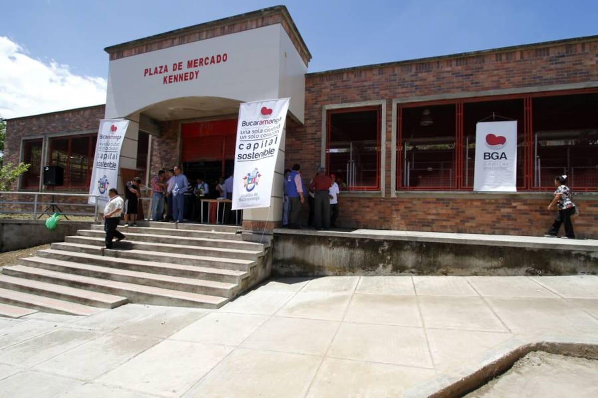 166 vendedores ya tienen local en la plaza del Kennedy (Foto: Nélson Díaz/VANGUARDIA LIBERAL)