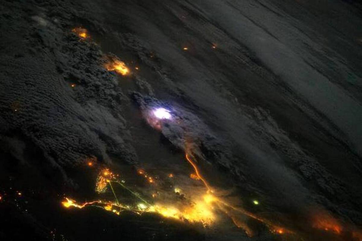 Nasa muestra imagen de rayo visto desde el espacio (Foto: Tomada de noticias.terra.cl)