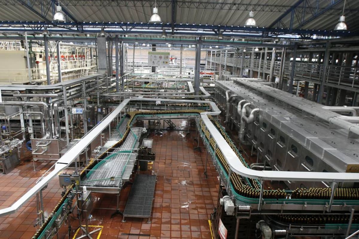 La bebida a base de malta es producida en la planta de la cervecería de Bucaramanga. (Foto: Archivo /VANGUARDIA LIBERAL)