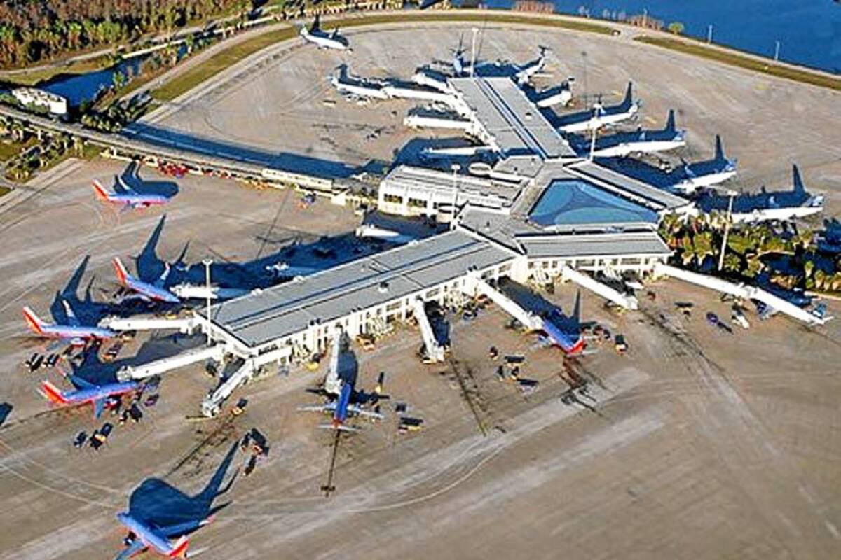 Hombre afronta 5 años de cárcel por apuntar a aviones con un láser (Foto: TOMADA DE INTERNET )