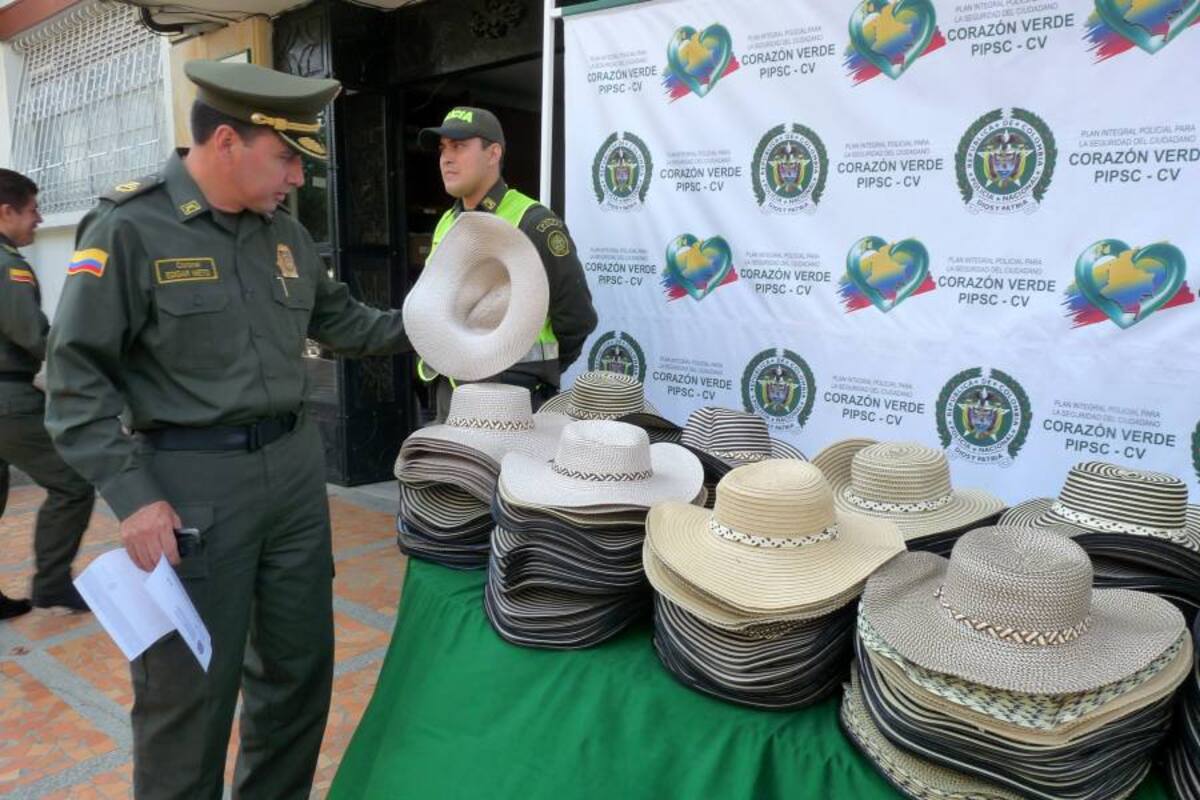 Incautan en Santander más de 400 sombreros ‘vueltiaos’ chinos (Foto: Suministrada/ VANGUARDIA LIBERAL)