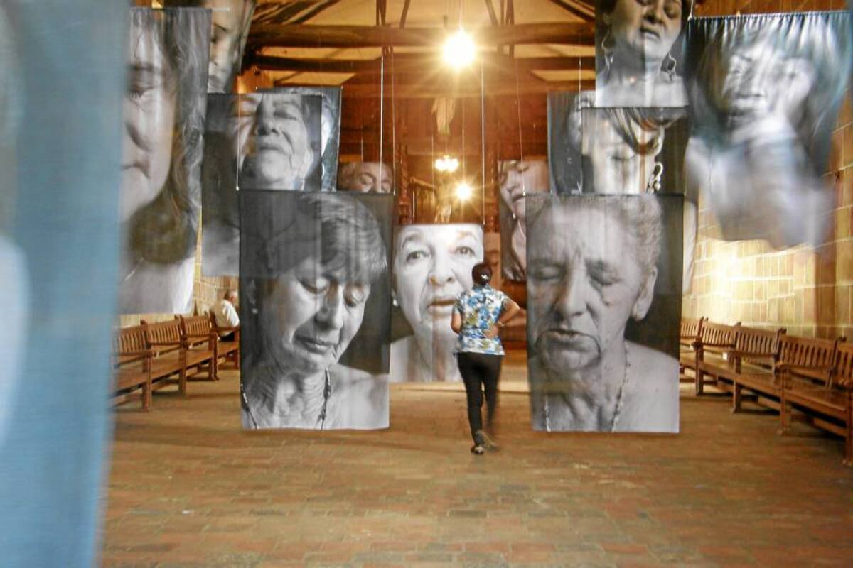"Sudarios" se roba las miradas de los visitantes al Ficba (Foto: Jazmín Rodríguez/VANGUARDIA LIBERAL)