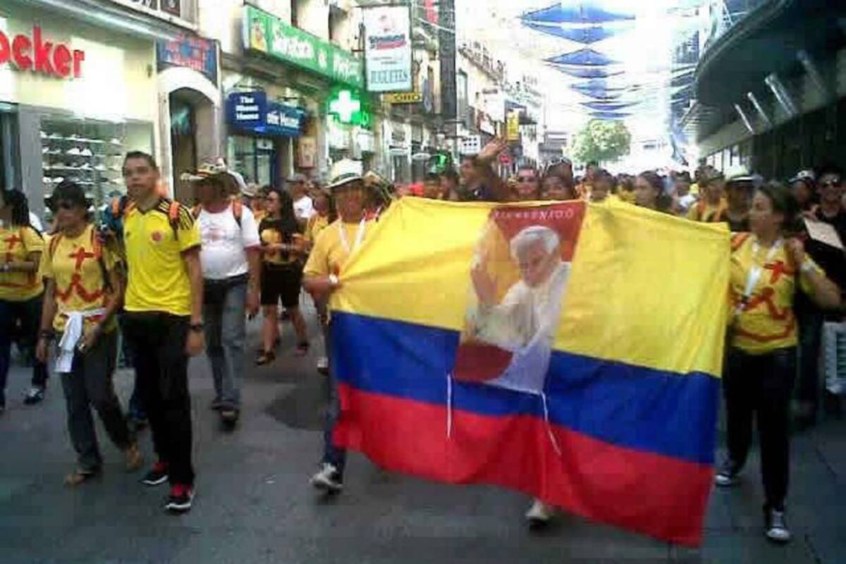 Cientos de colombianos hacen parte de la cita para recibir al Papa Benedicto XVI, en la primera Jornada Mundial de la Juventud, JMJ. (Foto: Suministrada por Francisco Torres)