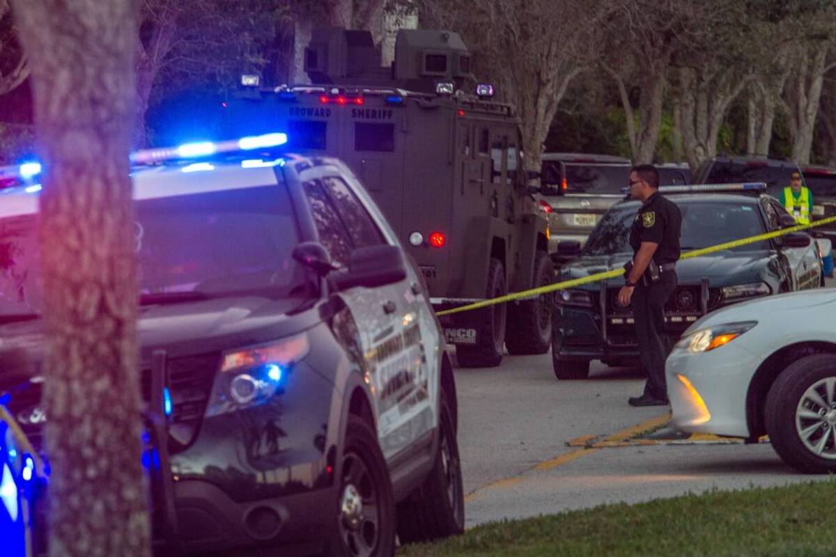 Al menos 17 muertos deja el tiroteo en una escuela de Florida (Foto: EFE /VANGUARDIA LIBERAL)