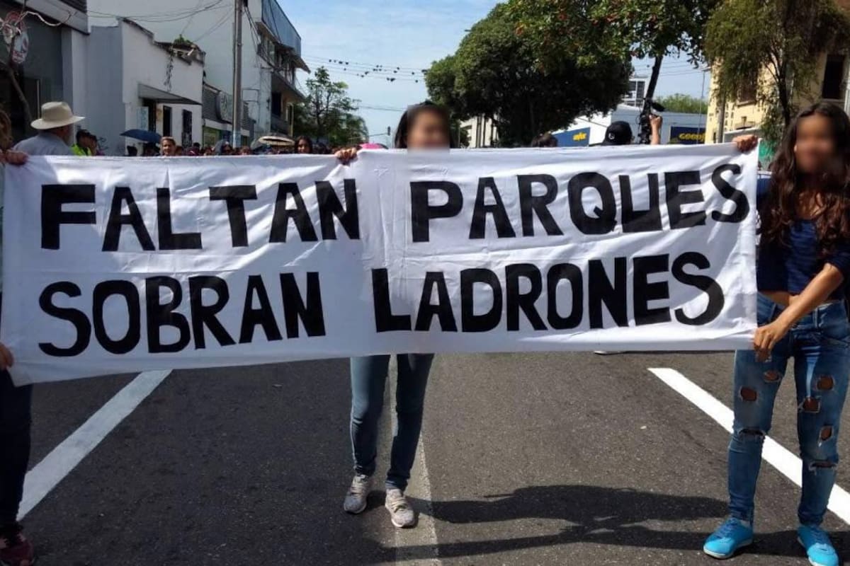 Estudiantes de la Normal Superior marcharon para rechazar obras de intercambiador (Foto: Milton Velosa /VANGUARDIA LIBERAL)