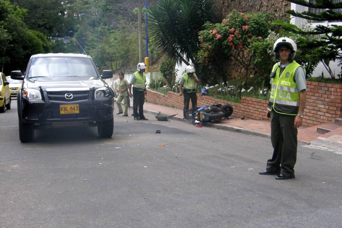 Persecución de dos ladrones en Cabecera terminó en accidente (Foto: Julio Alvarado/VANGUARDIA LIBERAL)