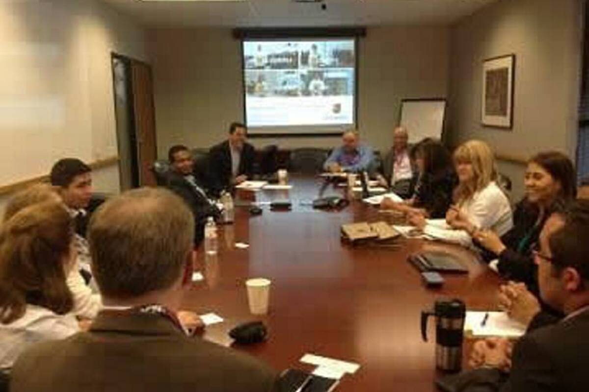 Reunión que se llevó a cabo en la United Parcel Service (UPS), Los Ángeles, donde participaron el presidente de la CCBUN, la Cámara Colombo-Americana de Occidente y algunos empresarios colombianos. (Foto: Suministrada/VANGUARDIA LIBERAL)