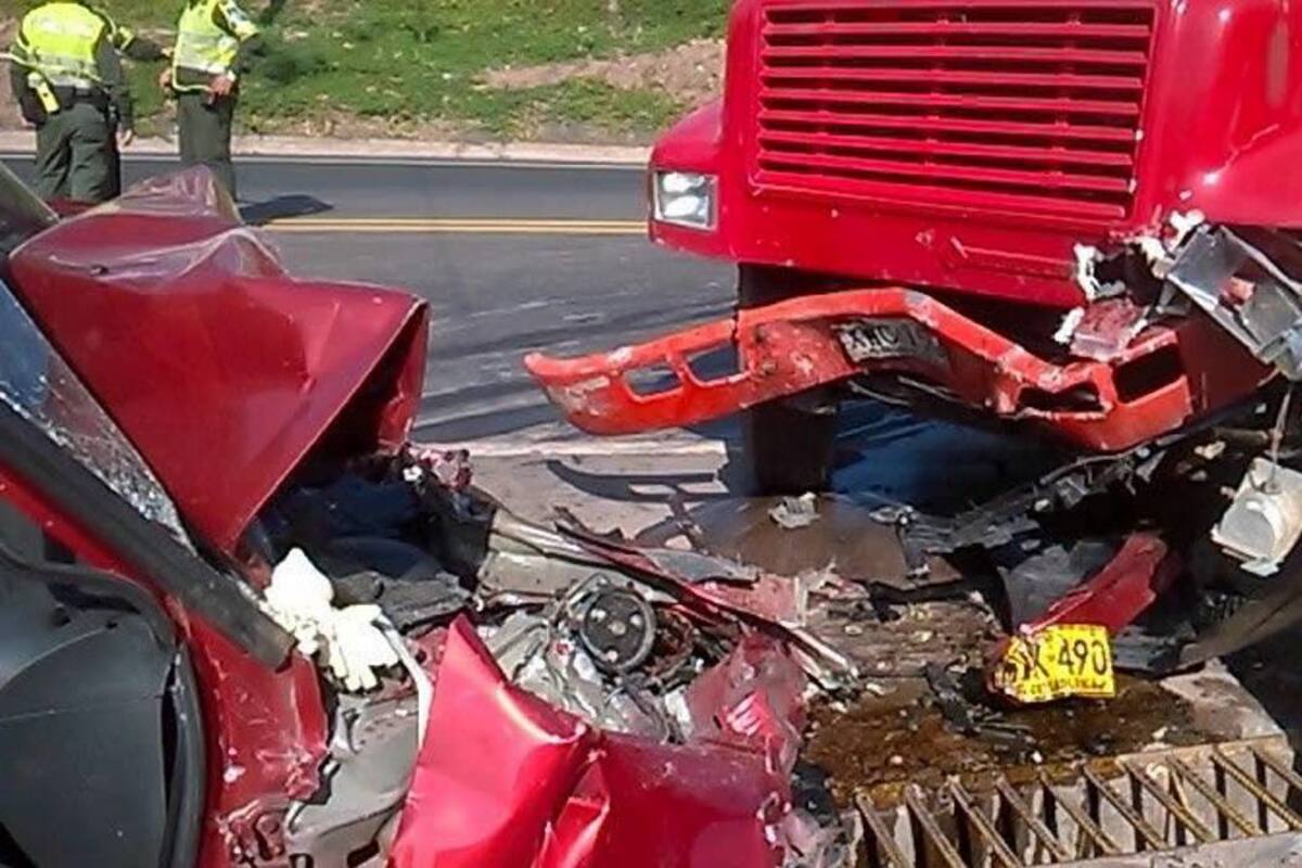 Así fue el accidente de esta mañana en Piedecuesta (Foto: Suministrada / VANGUARDIA LIBERAL )