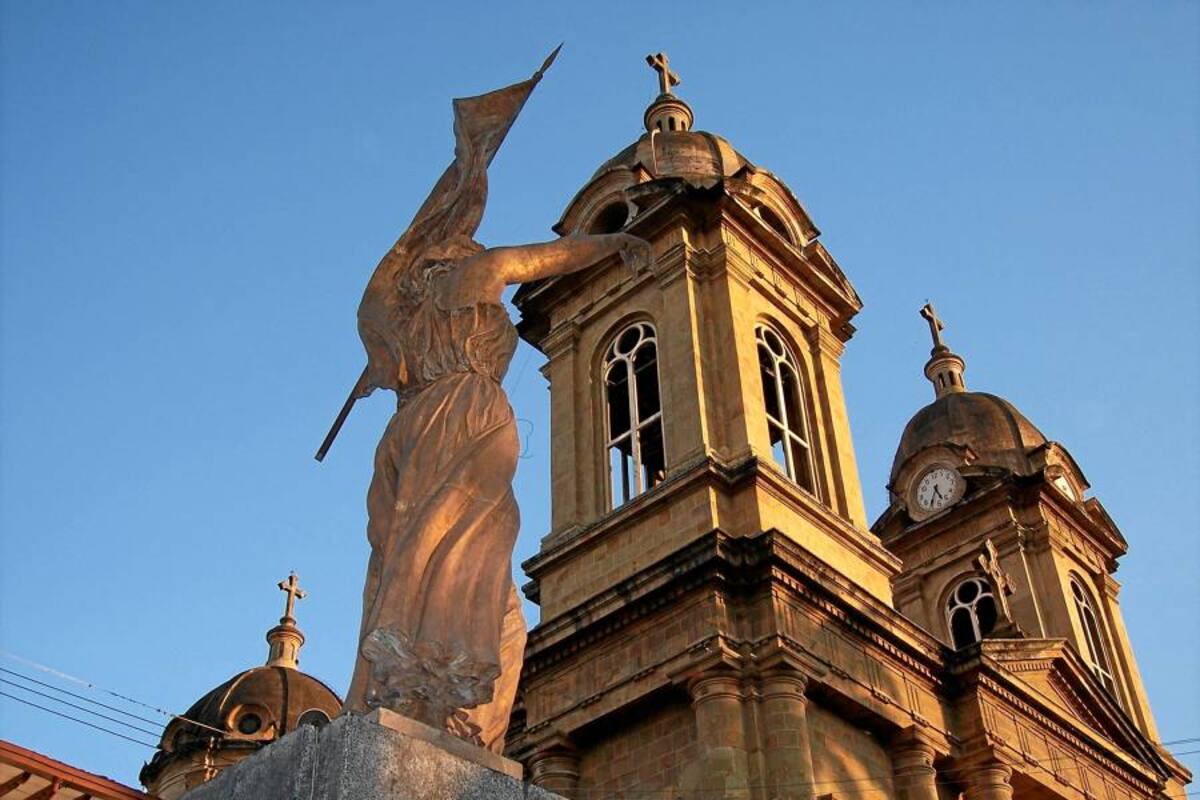 La construcción de este valioso templo de los socorranos fue dirigida desde 1873, por Bonifacio Vargas, un sencillo artesano y por Ignacio Martínez, siendo terminada con participación directa de benefactores locales, en 1943. (Foto: Archivo/ VANGUARDIA LIBERAL)
