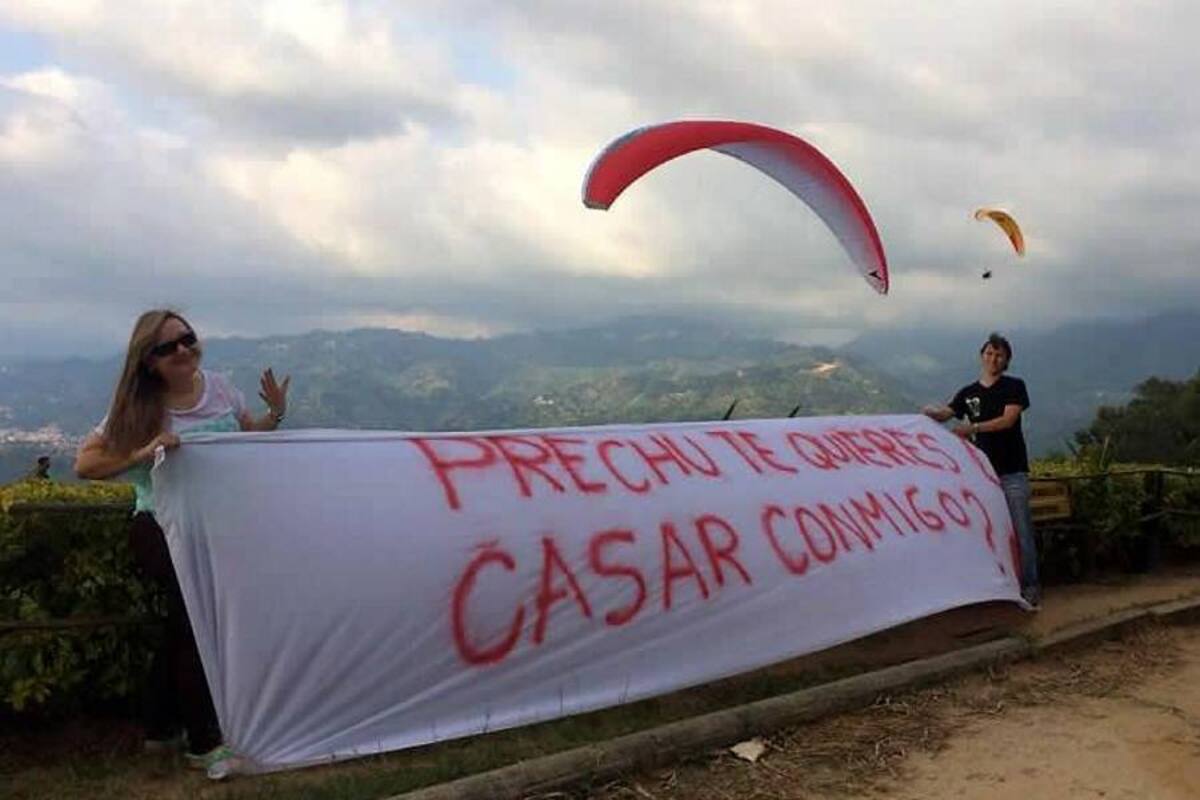 Conozca al bumangués que propuso matrimonio desde un parapente (Foto: Foto Suministrada/VANGUARDIA LIBERAL)