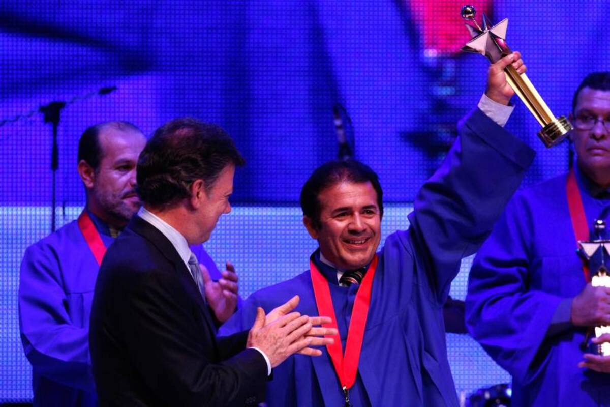 El reconocimiento fue entregado en un acto especial en Bogotá con la presencia del presidente Juan Manuel Santos Calderón. (Foto: Colprensa/VANGUARDIA LIBERAL)