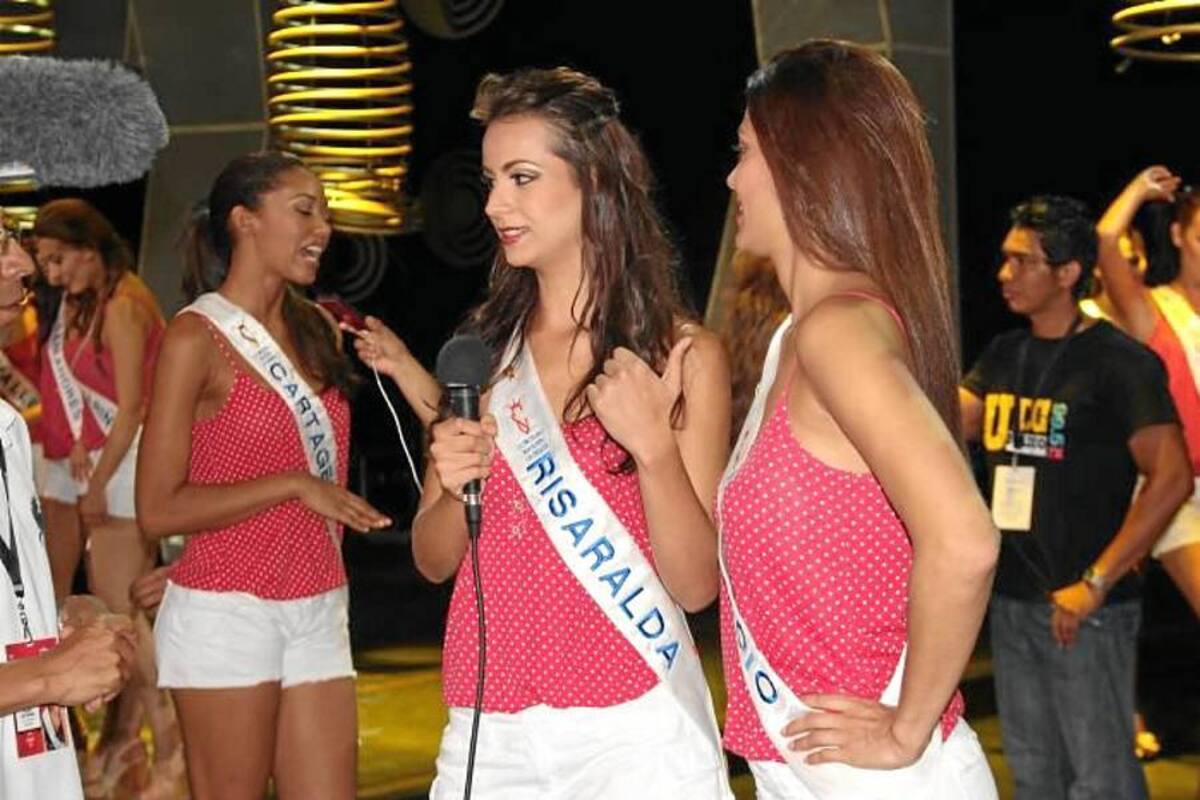 Las reinas ensayan coreografía de la noche de coronación (Foto: El Universal/ VANGUARDIA LIBERAL)