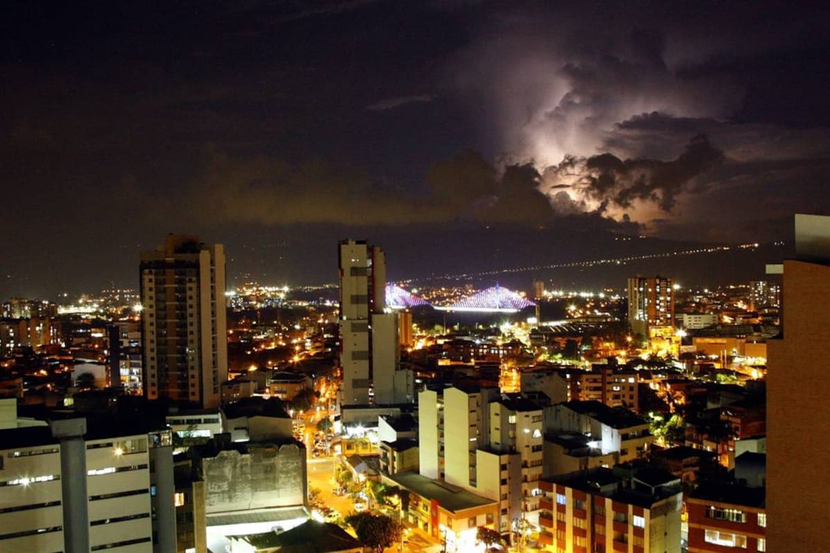 Video registró impresionante tormenta eléctrica en Bucaramanga (Foto: César Flórez / VANGUARDIA LIBERAL)