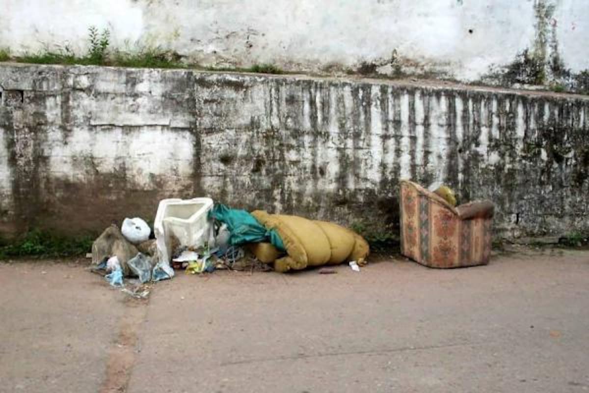 Basuras arrojadas en los alrededores de Hoyo Grande, en Piedecuesta(Foto: Reportero Ciudadano / VANGUARDIA LIBERAL)