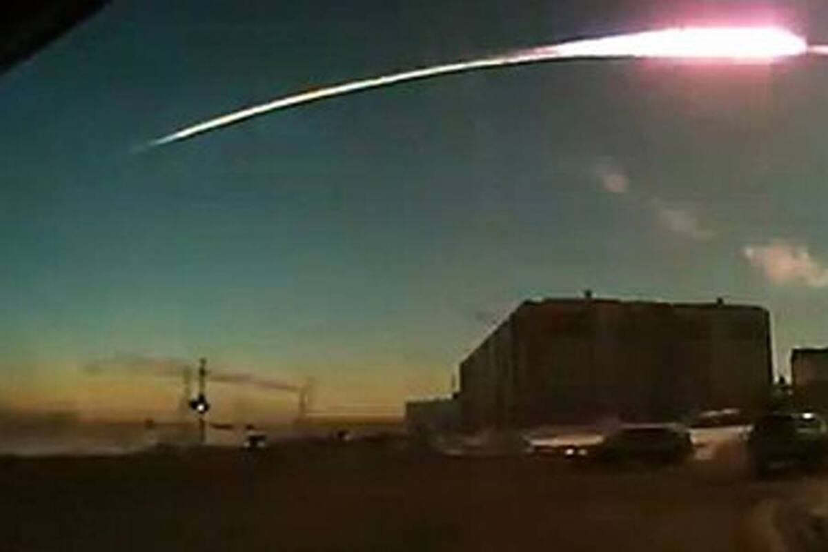 Graban en video el paso de un gran meteorito en Rusia (Foto: TOMADO DE YOUTUBE)