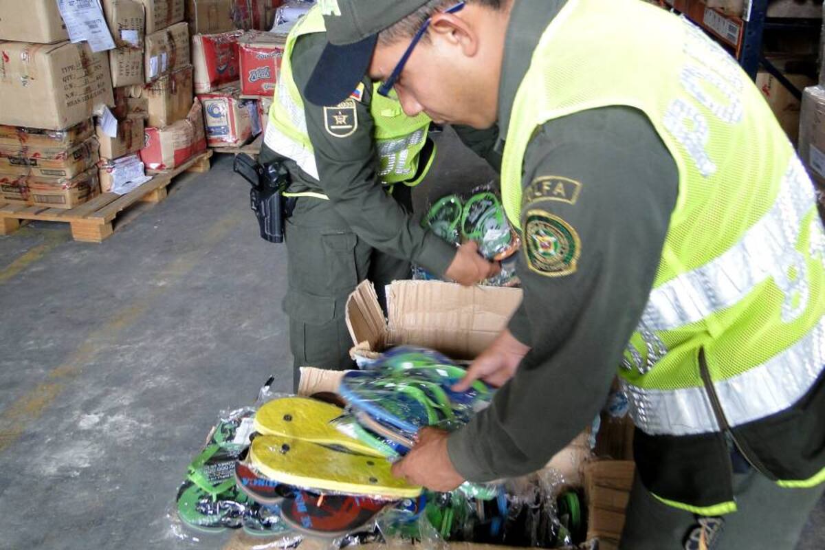 Incautan más de 8 mil pares de zapatos de contrabando en Bucaramanga (Foto: Suministrada/ VANGUARDIA LIBERAL)
