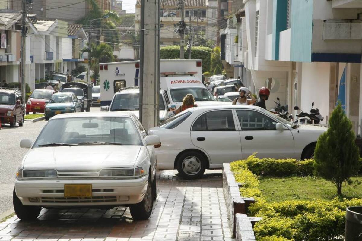 Comerciantes de Bucaramanga están preocupados por norma que los obligaría a tener parqueaderos (Foto: Archivo/VANGUARDIA LIBERAL)