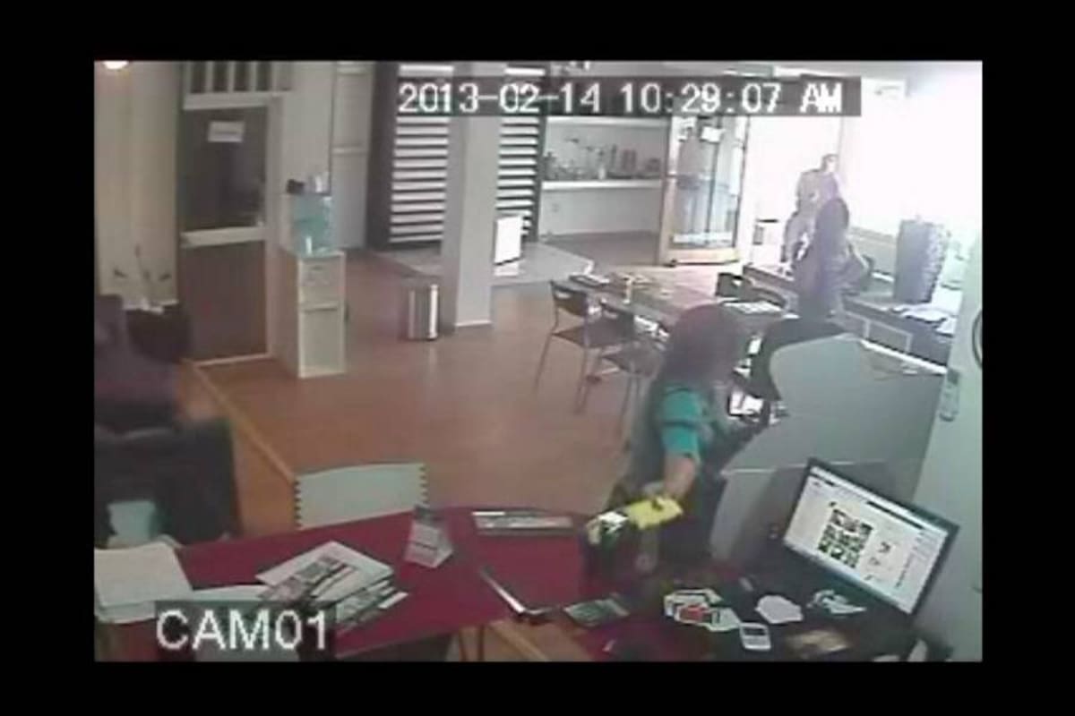 Video capta el robo de un iPhone de un local en Bucaramanga (Foto: Foto Suministrada/VANGUARDIA LIBERAL)