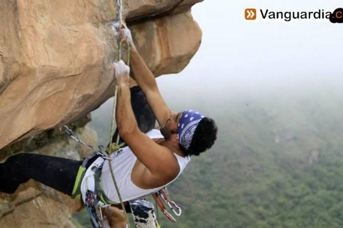 Escaladores de roca desafiaron la altura del farallón en Los Santos