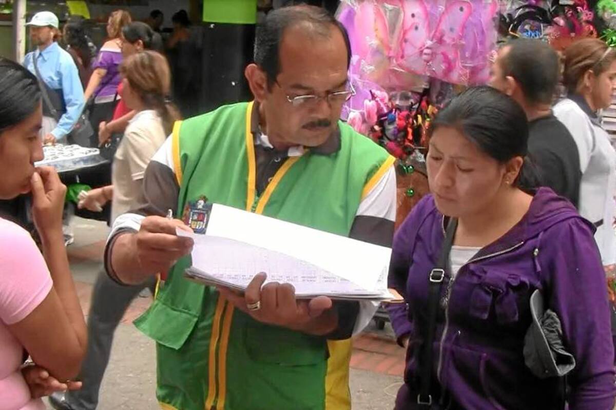 Comenzó el control y la vigilancia para los vendedores informales en Bucaramanga (Foto: Félix Cristancho/Vanguardia Liberal)