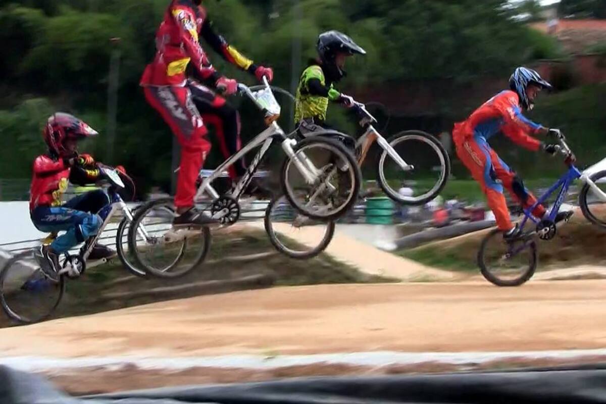 El Parque Extremo de Bucaramanga se llenó de adrenalina y velocidad (Foto: MILTON VELOSA/VANGUARDIA LIBERAL)