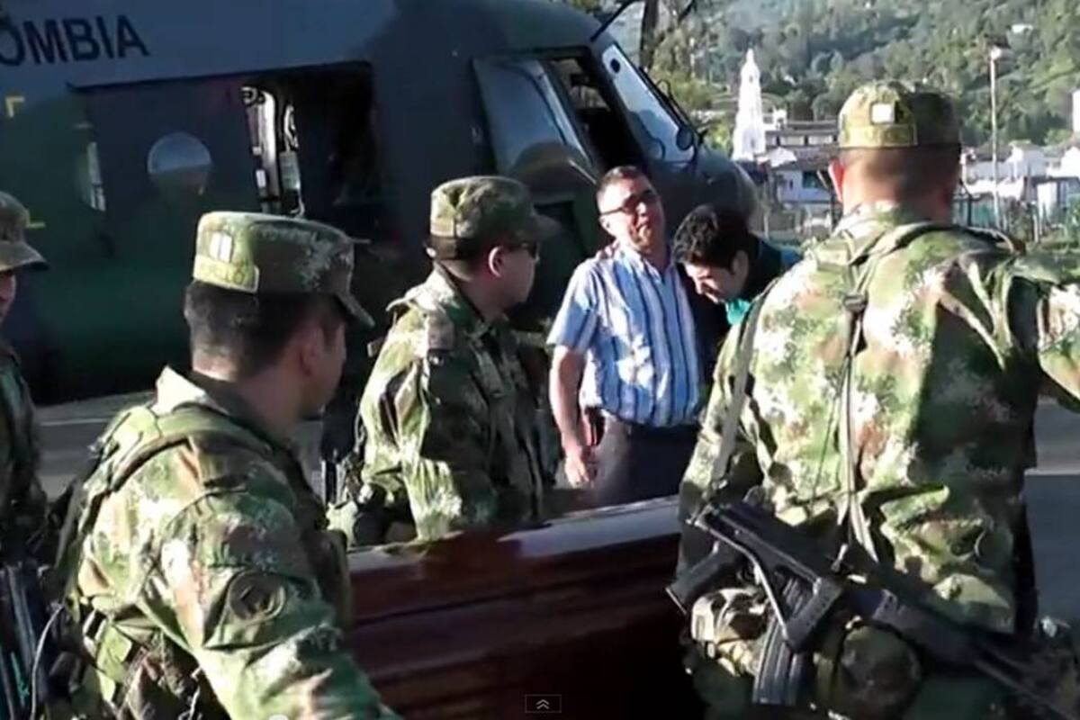 Video registró la dolorosa llegada a Málaga de víctimas de accidente aéreo (Foto: TOMADO DE YOUTUBE.COM/VANGUARDIA LIBERAL)