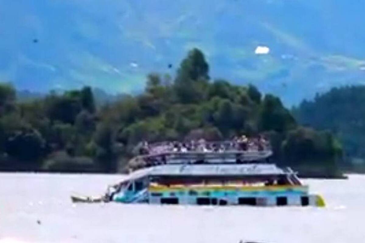 Naufragó embarcación con más de 150 personas en la represa de Guatapé (Foto: Tomada de Facebook /VANGUARDIA LIBERAL)