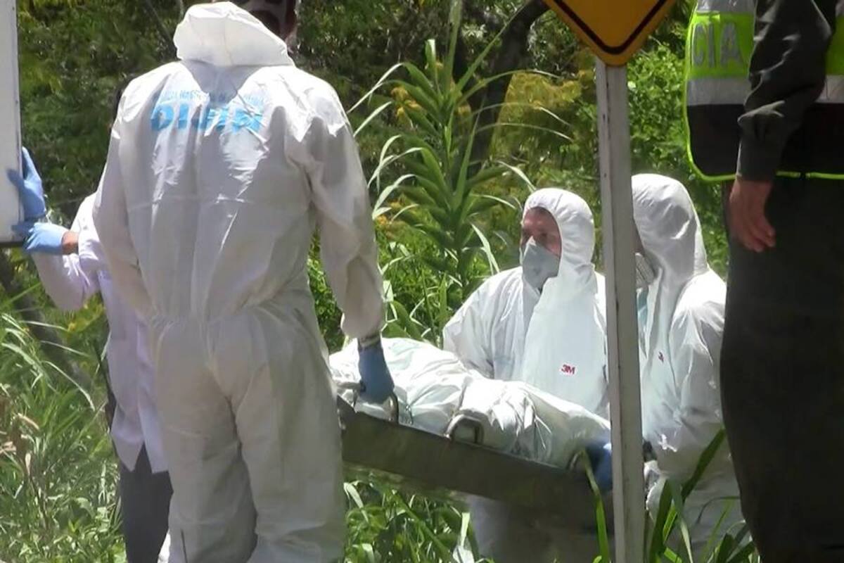 Hallan cadáveres de dos mujeres en la vía al aeropuerto Palonegro (Foto: Milton Velosa/VANGUARDIA LIBERAL)