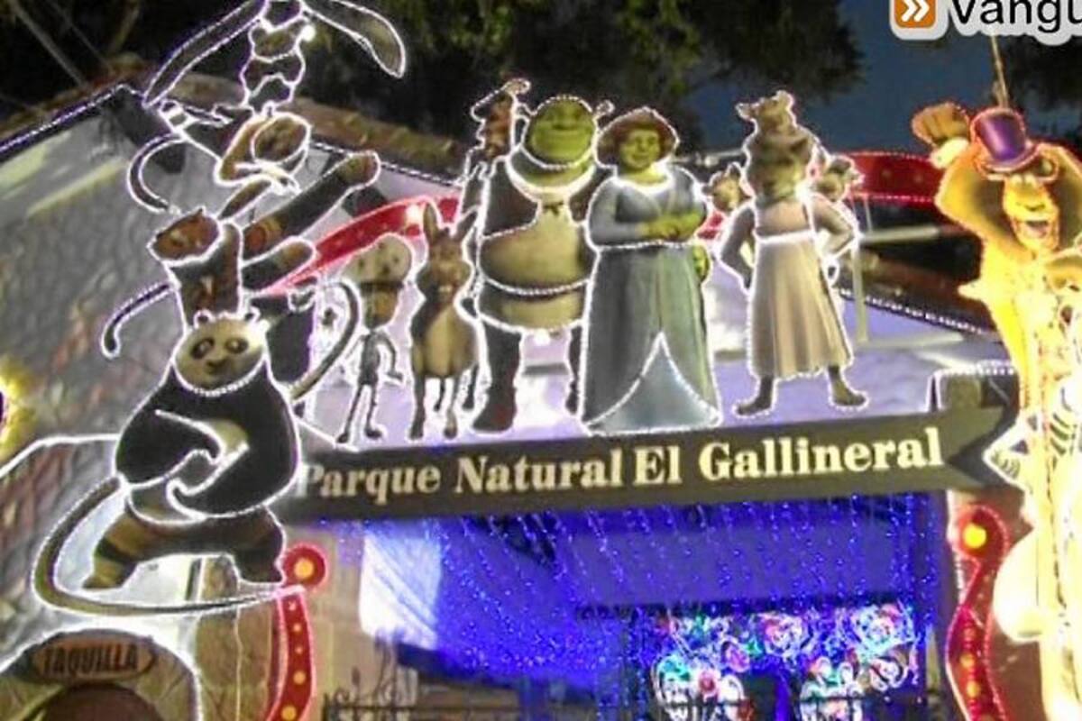 Las luces iluminan al Parque Gallineral en este diciembre (Foto: Suministrada/ Vanguardia Liberal)