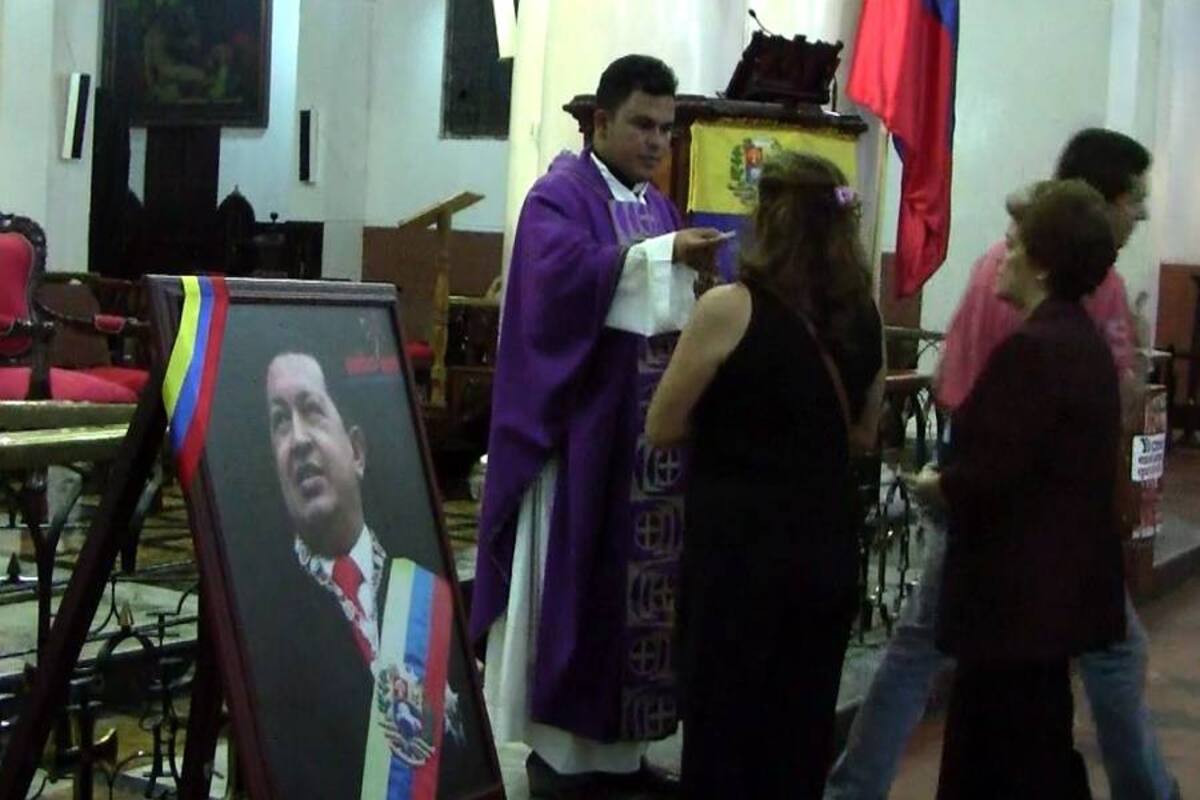 Venezolanos residentes en Bucaramanga le dieron el último adiós a Hugo Chávez (Foto: Félix Cristancho/Vanguardia Liberal)
