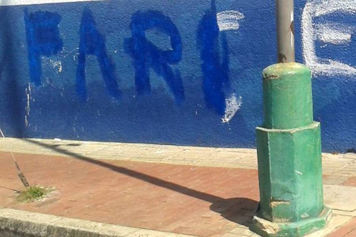 Aparecen grafitis alusivos a las Farc y el Eln en el Centro de Bucaramanga (Foto: Suministrada/ Vanguardia Liberal)
