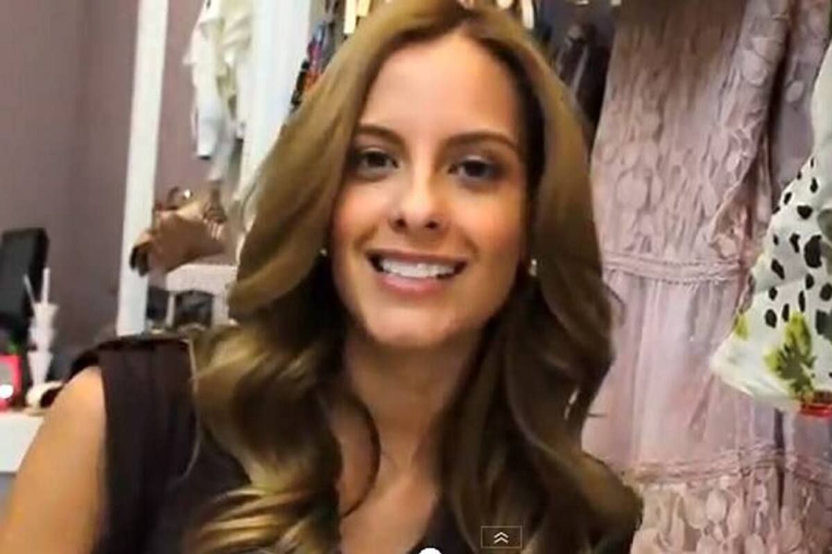 Laura Acuña mostró lo que tiene… en su tienda de ropa