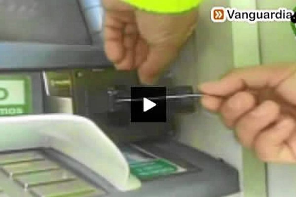Consejos para evitar que ‘clonen’ sus tarjetas en los cajeros automáticos
