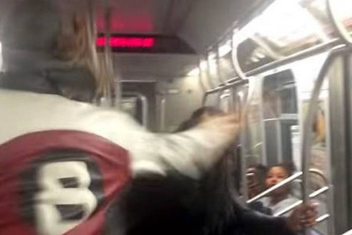 Hombre pega una bofetada a una mujer y desata pelea en el metro de Nueva York (Foto: Foto: Youtube)