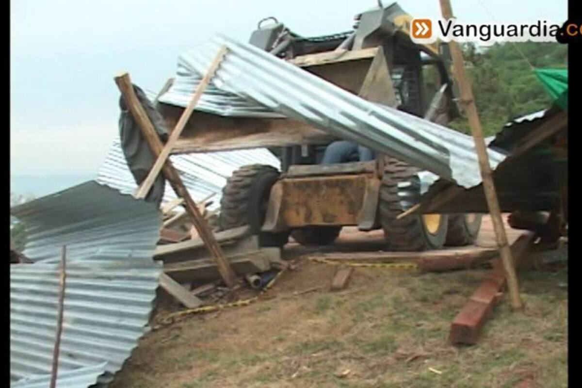Así transcurrió el desalojo de un lote en Altos de Bellavista (Foto: Vanguardia.com/Vanguardia Liberal)
