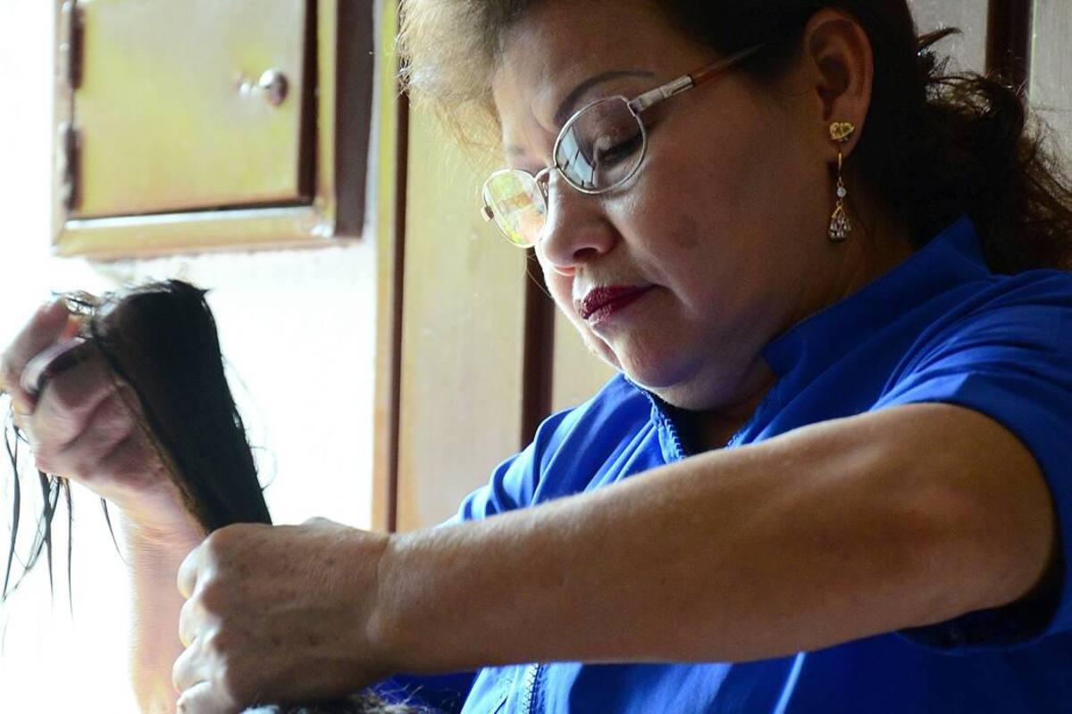“Despiojadora”, un oficio que no conoce estrato en Bucaramanga