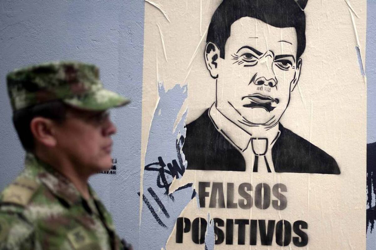 Durante la campaña presidencial de Juan Manuel Santos, ministro de Defensa en el mandato de Uribe, se veían avisos en contra que recordaban los ‘falsos positivos’. (Foto: Archivo/VANGUARDIA LIBERAL)