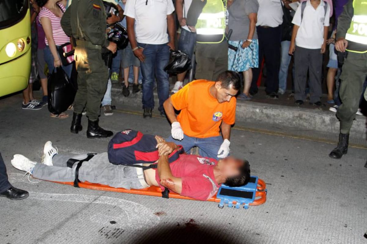 Cuatro lesionados en accidente con bus de Metrolínea (Foto: Marco Valencia/VANGUARDIA LIBERAL )