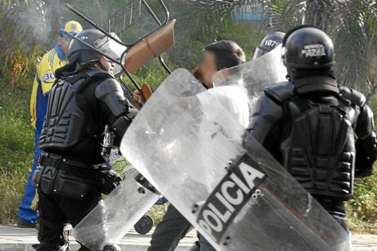 Disturbios en la UIS por salida del rector (Foto: Marco Valencia/ VANGUARDIA LIBERAL)
