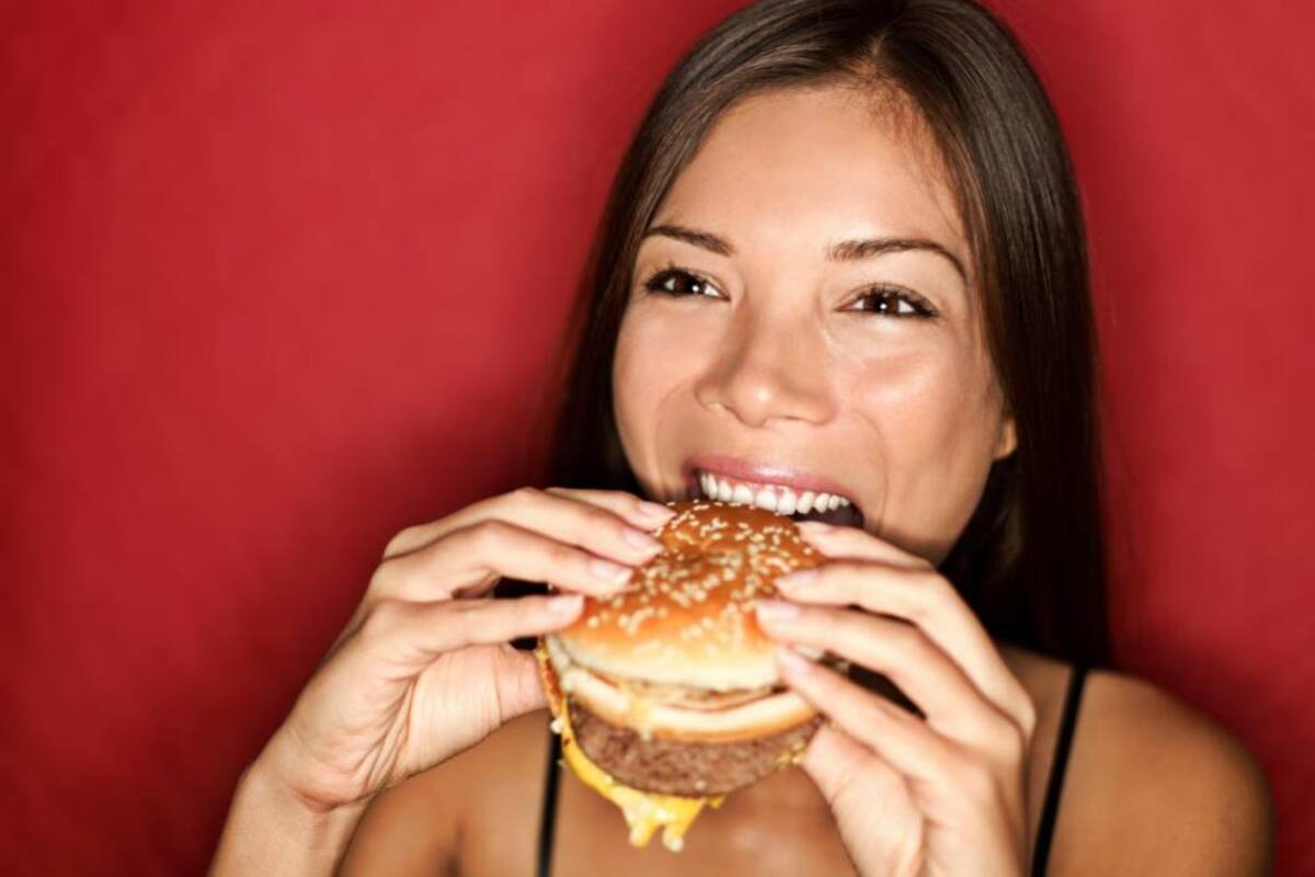 Los expertos son claros en afirmar que la comida rápida contiene una mezcla de alimentos que, si se abusa de ellos, pueden llegar a causar un gran malestar en el organismo e incluso incidir negativamente en patologías como el colesterol. Sin embargo, si quiere darse un pequeño gusto el fin de semana, encuentre la forma menos dañina de hacerlo. ¡Y la más rica! (Foto: Banco de Imágenes )