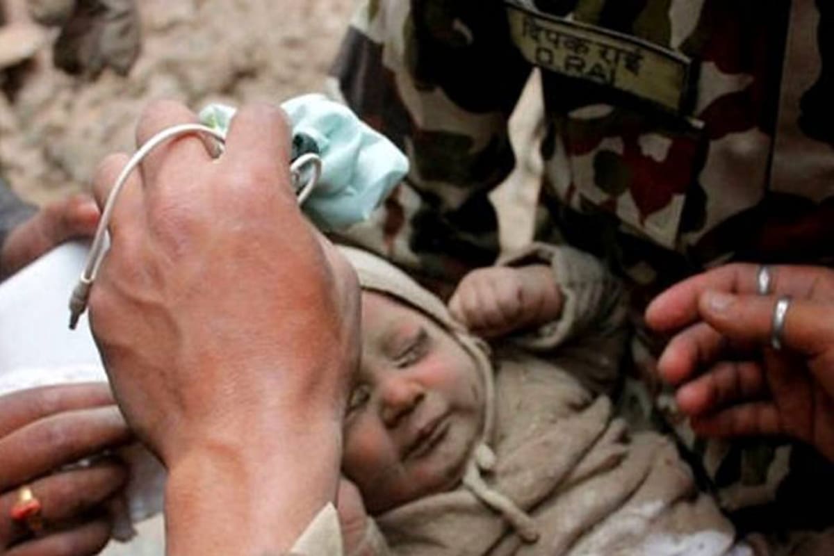 Una bebé de cuatro meses es el último milagro del sismo en Nepal (Foto: Tomada de Infobae.com/ VANGUARDIA LIBERAL)
