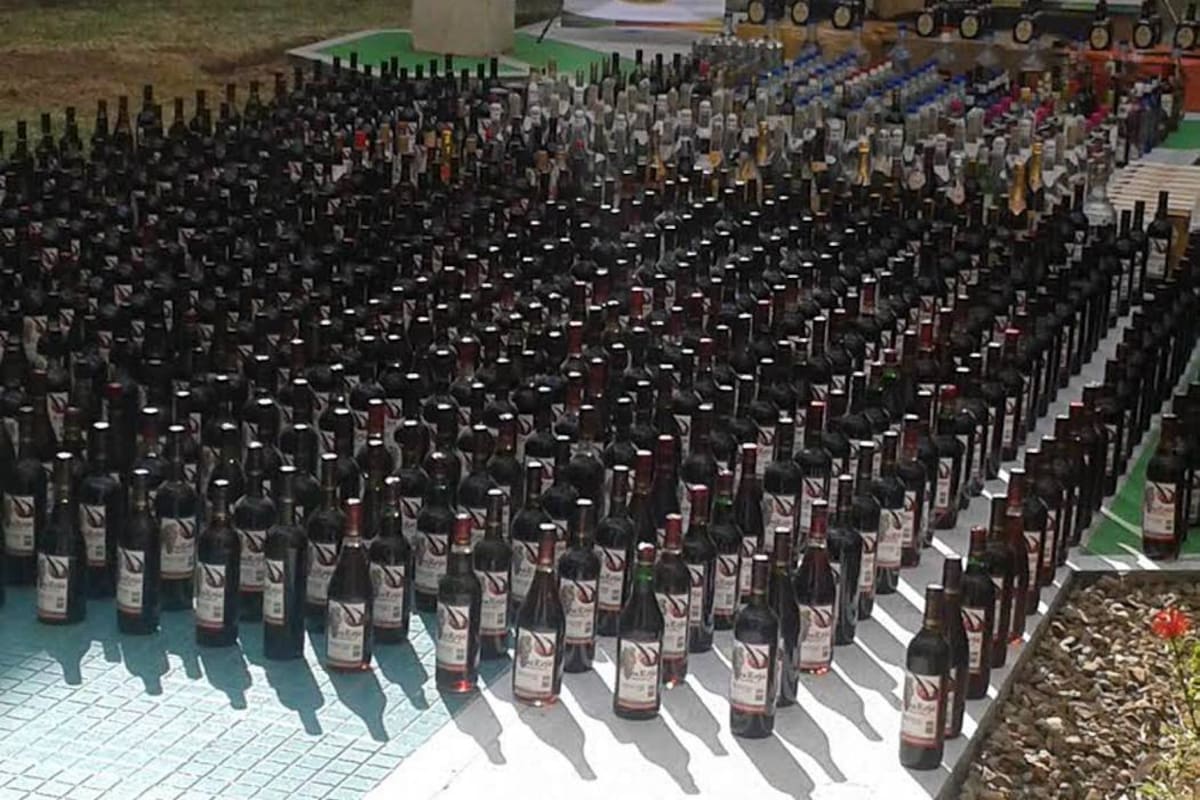 Decomisan $1.300 millones en licores y cigarrillos de contrabando en Santander (Foto: Foto suministrada / VANGUARDIA LIBERAL)
