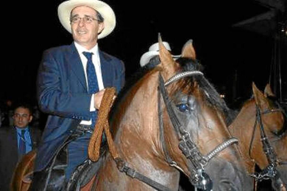 Expresidente Uribe no sufrió mayores lesiones en accidente equino (Foto: Tomado de Internet/VANGUARDIA LIBERAL)